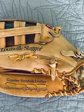 Louisville Slugger GTPS-10 13”Baseball Glove RH
TPS Tournament Players Series